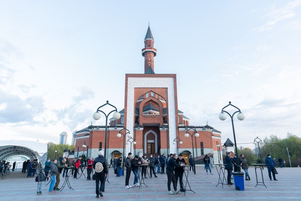 Heydər Əliyev Fondunun vitse-prezidenti Leyla Əliyevanın təşəbbüsü ilə Moskvada iftar süfrəsi açılıb (FOTO) - Gallery Image