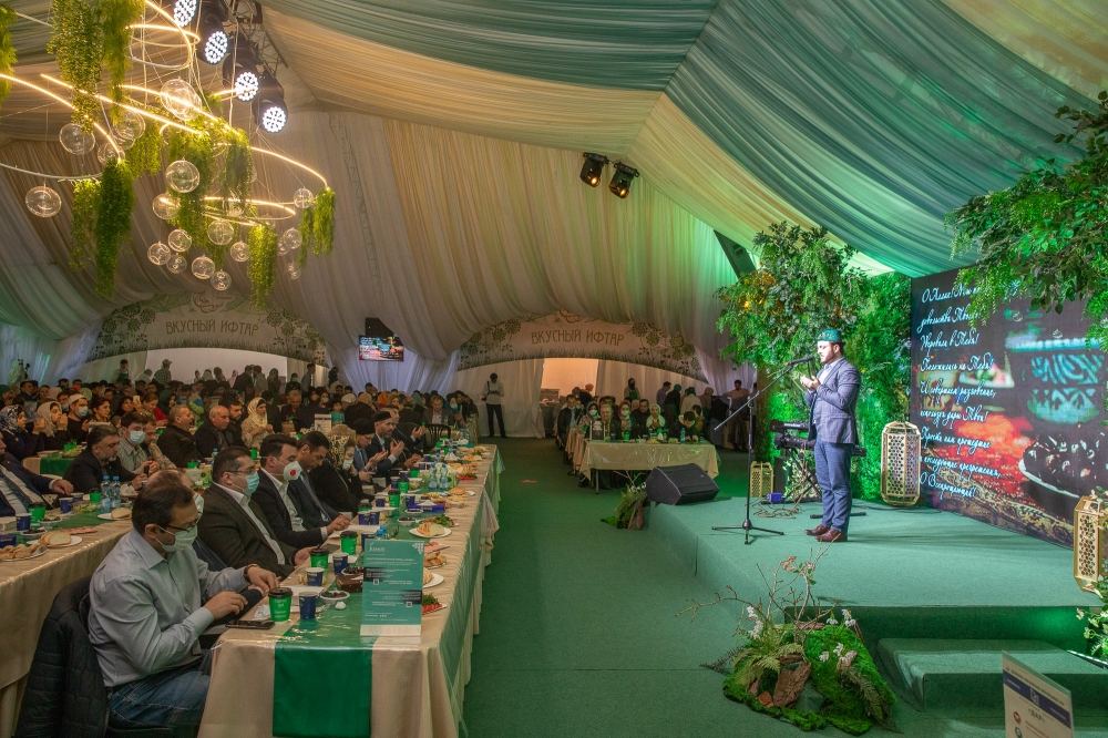 Heydər Əliyev Fondunun vitse-prezidenti Leyla Əliyevanın təşəbbüsü ilə Moskvada iftar süfrəsi açılıb (FOTO) - Gallery Image