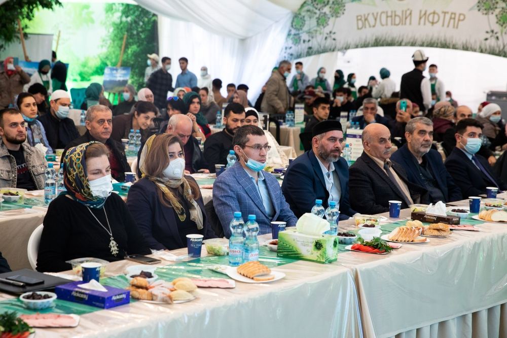 Heydər Əliyev Fondunun vitse-prezidenti Leyla Əliyevanın təşəbbüsü ilə Moskvada iftar süfrəsi açılıb (FOTO) - Gallery Image