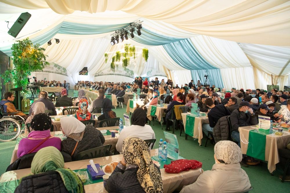 Heydər Əliyev Fondunun vitse-prezidenti Leyla Əliyevanın təşəbbüsü ilə Moskvada iftar süfrəsi açılıb (FOTO) - Gallery Image