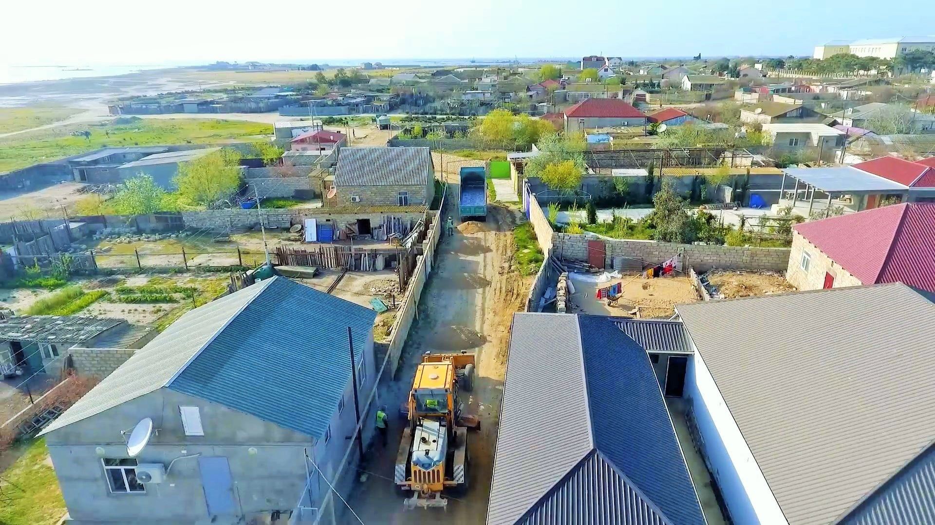 Pirallahı rayonunda Mübariz İbrahimov küçəsi təmir olunur (FOTO) - Gallery Image