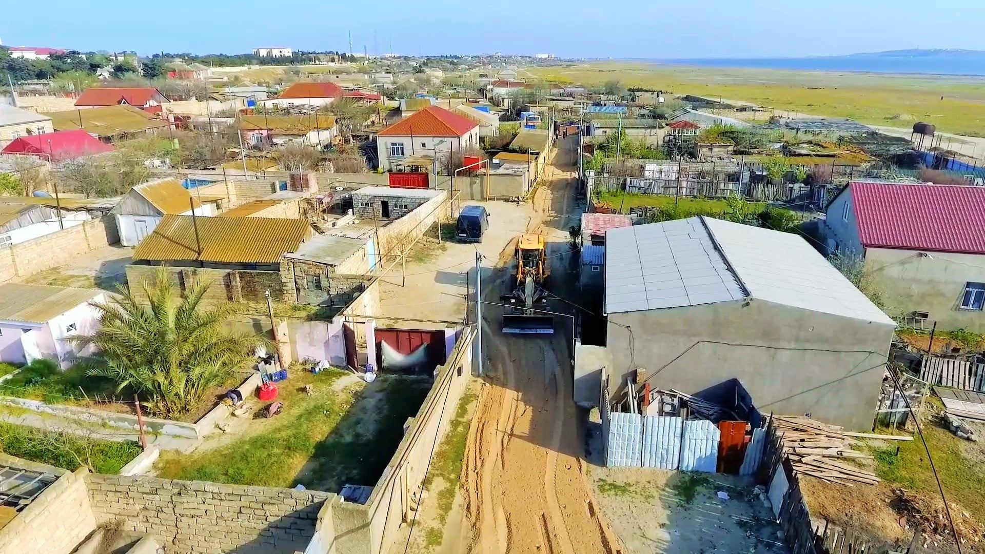 Pirallahı rayonunda Mübariz İbrahimov küçəsi təmir olunur (FOTO) - Gallery Image