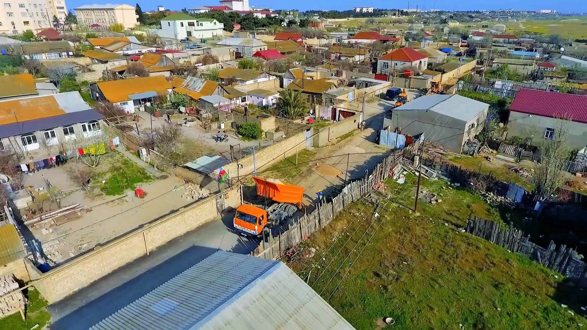 Pirallahı rayonunda Mübariz İbrahimov küçəsi təmir olunur (FOTO) - Gallery Image