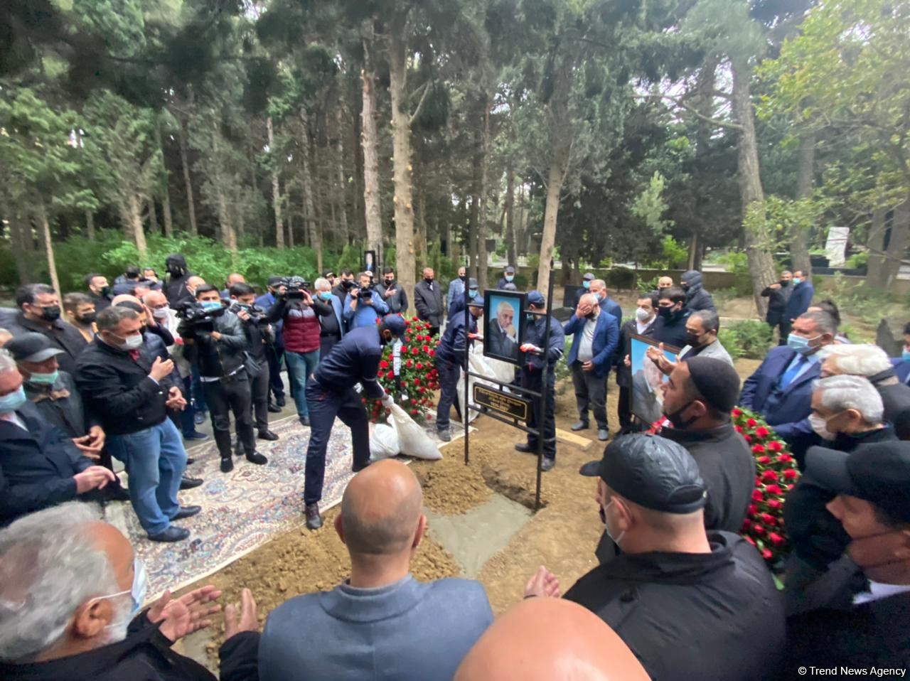 Fikrət Qoca dəfn edilib (FOTO/VİDEO) (ƏLAVƏ OLUNUB) - Gallery Image
