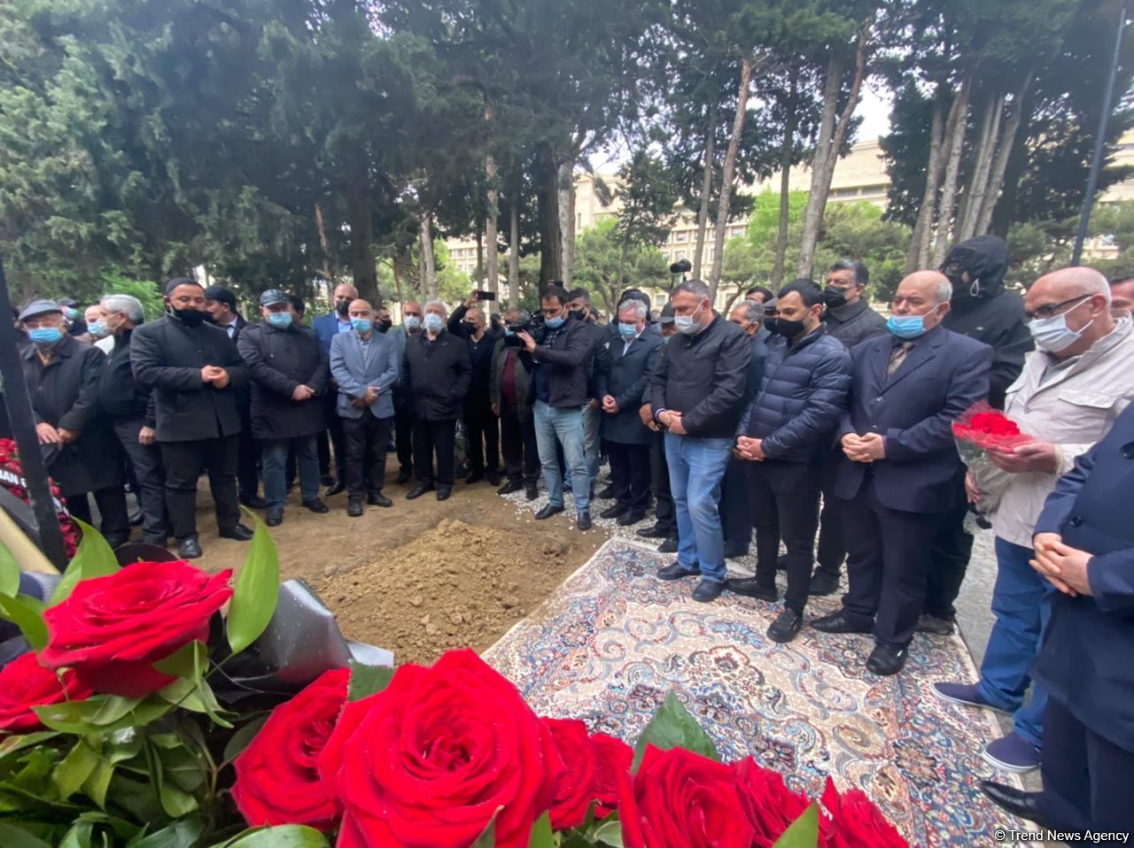 Fikrət Qoca dəfn edilib (FOTO/VİDEO) (ƏLAVƏ OLUNUB) - Gallery Image