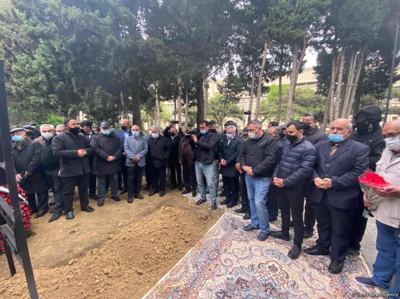 Fikrət Qoca dəfn edilib (FOTO/VİDEO) (ƏLAVƏ OLUNUB) - Gallery Image