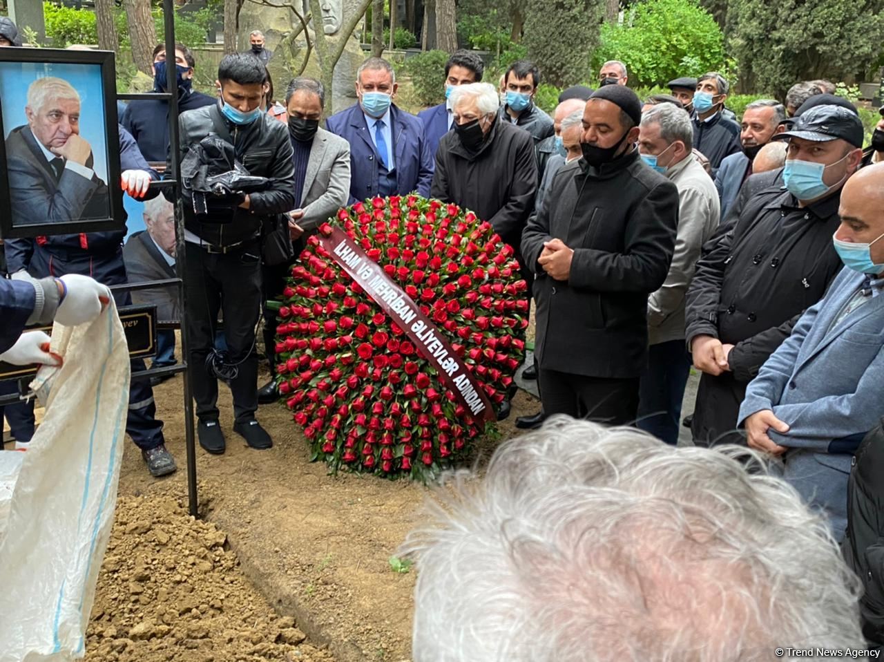 Fikrət Qoca dəfn edilib (FOTO/VİDEO) (ƏLAVƏ OLUNUB) - Gallery Image