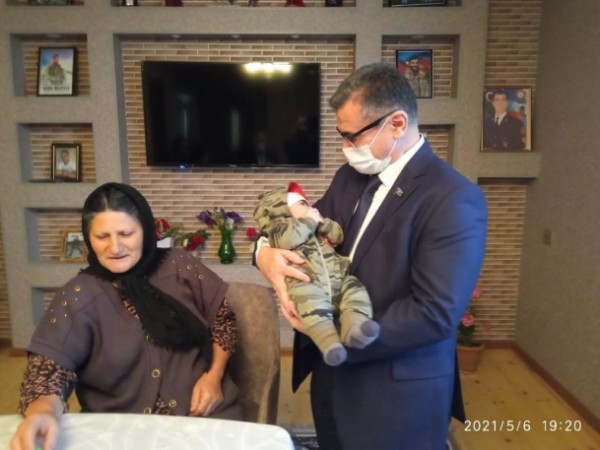 Novruz Aslanov şəhid ailələrini ziyarət etdi- FOTOLAR