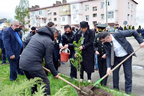 Daşkəsəndə Heydər Əliyevin anadan olmasının ildönümü qeyd edildi- FOTOLAR Daşkəsəndə Heydər Əliyevin anadan olmasının ildönümü qeyd edildi- FOTOLAR