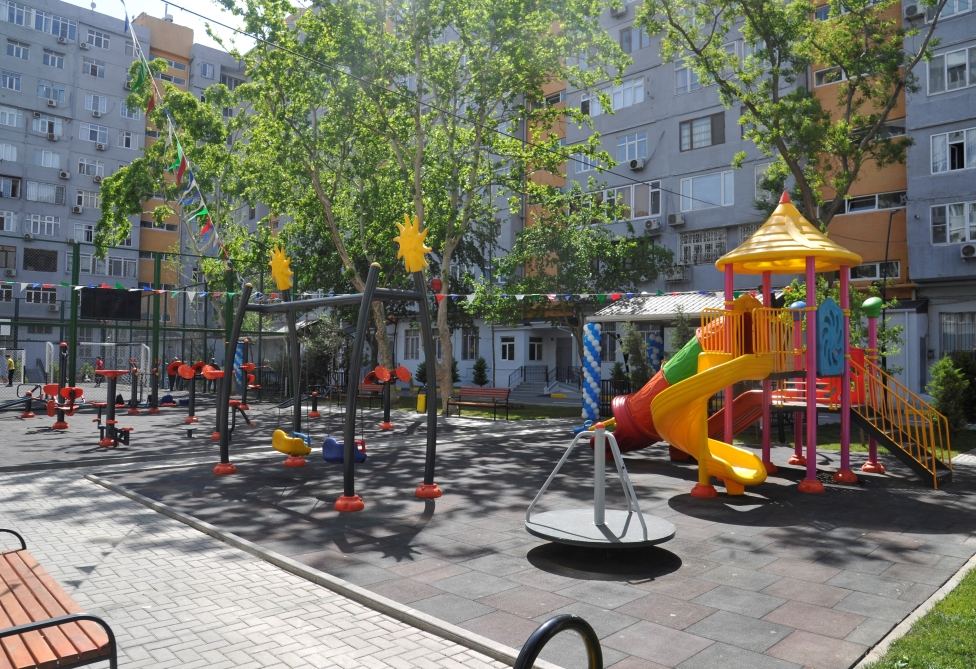 Bakıda daha bir həyət abadlaşdırılıb (FOTO) - Gallery Image
