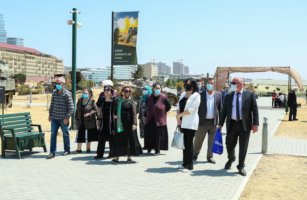 Ahıl şəxslər Hərbi Qənimətlər Parkında olublar (FOTO) - Gallery Image