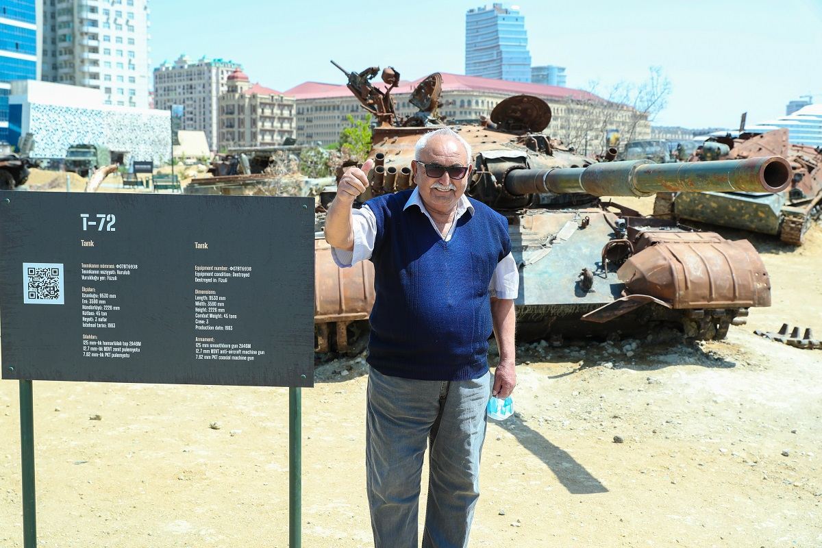 Ahıl şəxslər Hərbi Qənimətlər Parkında olublar (FOTO) - Gallery Image