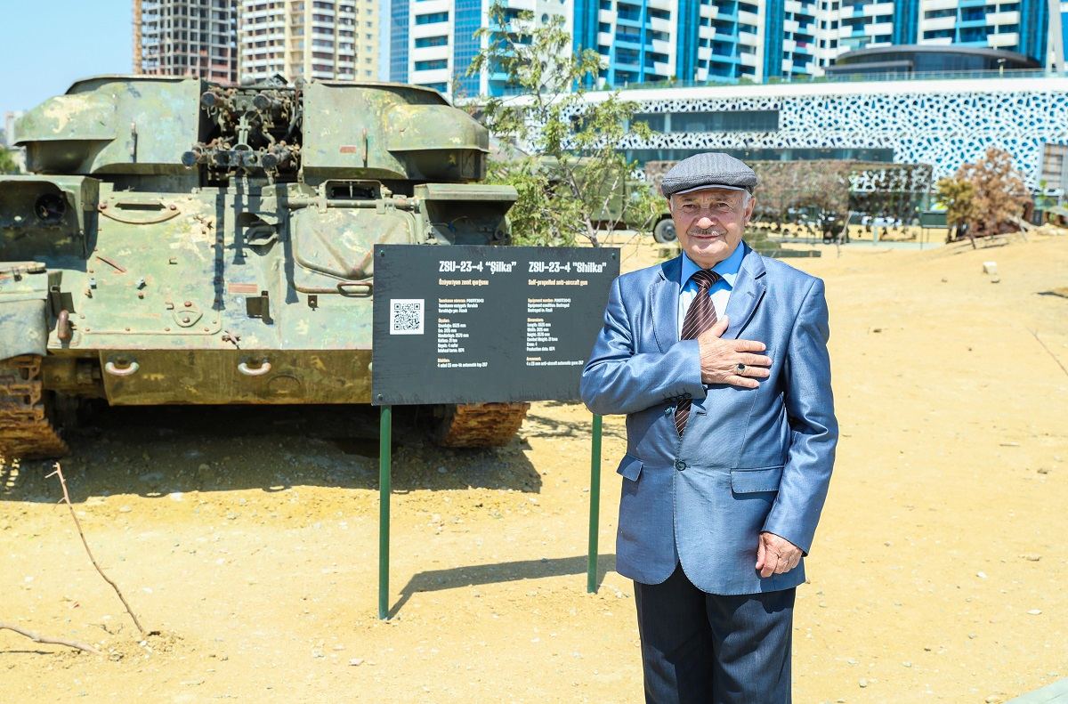 Ahıl şəxslər Hərbi Qənimətlər Parkında olublar (FOTO) - Gallery Image