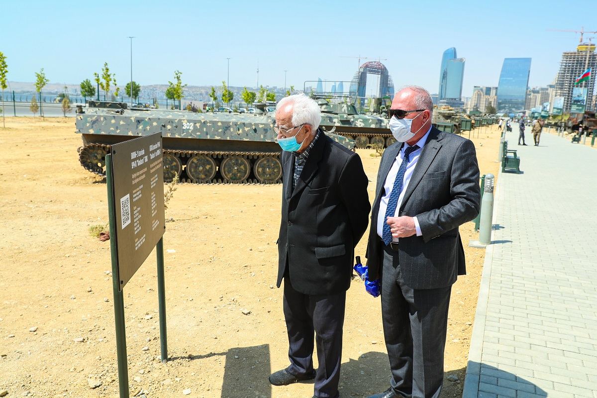 Ahıl şəxslər Hərbi Qənimətlər Parkında olublar (FOTO) - Gallery Image