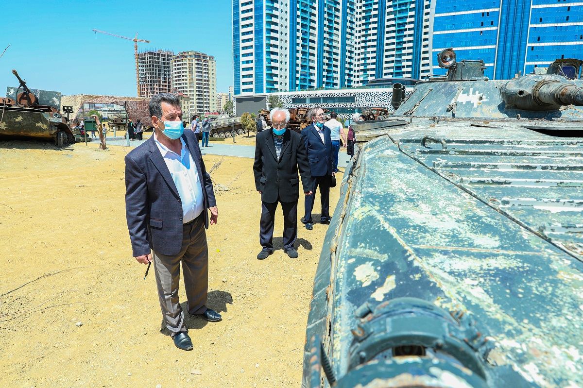 Ahıl şəxslər Hərbi Qənimətlər Parkında olublar (FOTO) - Gallery Image