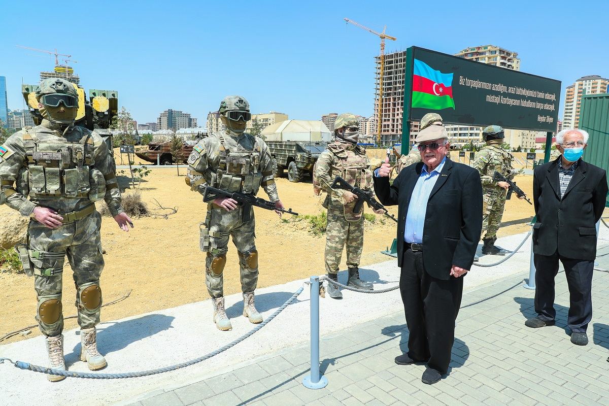 Ahıl şəxslər Hərbi Qənimətlər Parkında olublar (FOTO) - Gallery Image