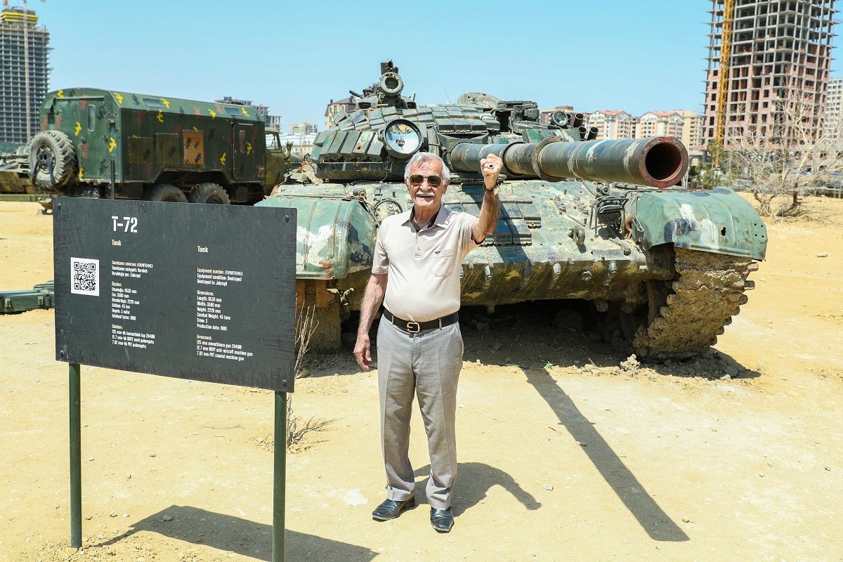 Ahıl şəxslər Hərbi Qənimətlər Parkında olublar (FOTO) - Gallery Image