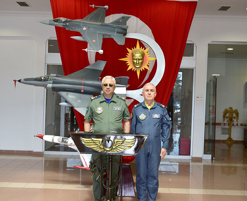 Azərbaycan HHQ komandanı Türkiyədə səfərdədir (FOTO) - Gallery Image