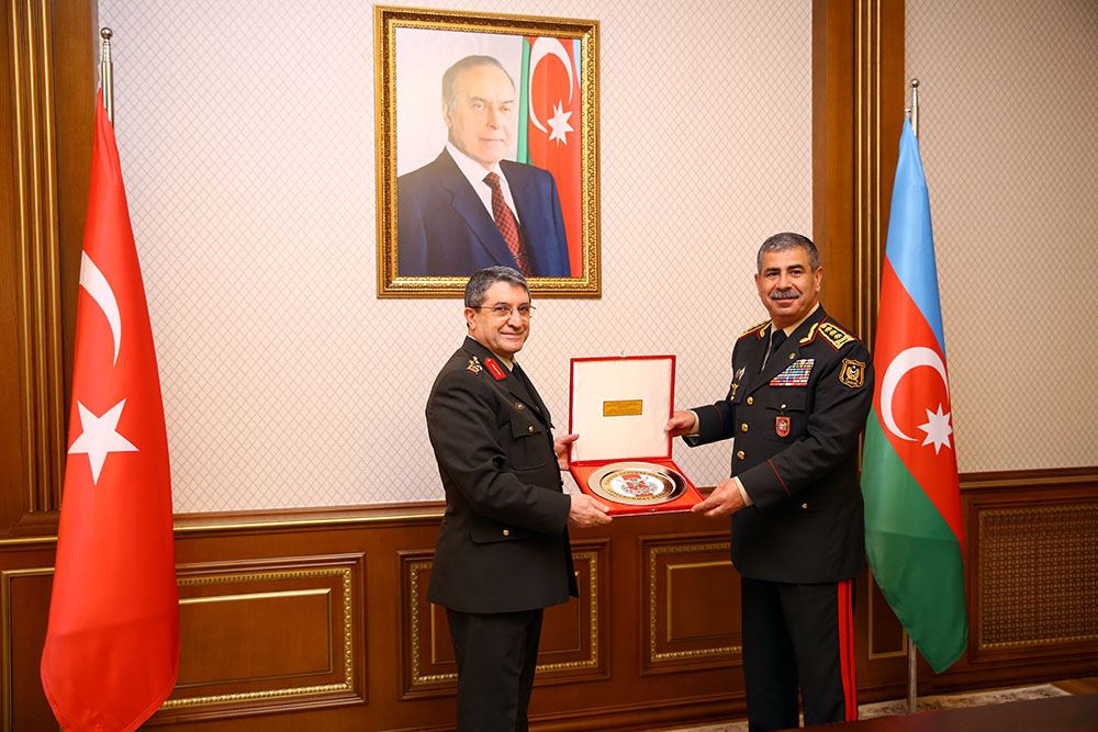 Azərbaycan-Türkiyə hərbi əməkdaşlığının inkişaf perspektivləri müzakirə olunub (FOTO) - Gallery Image