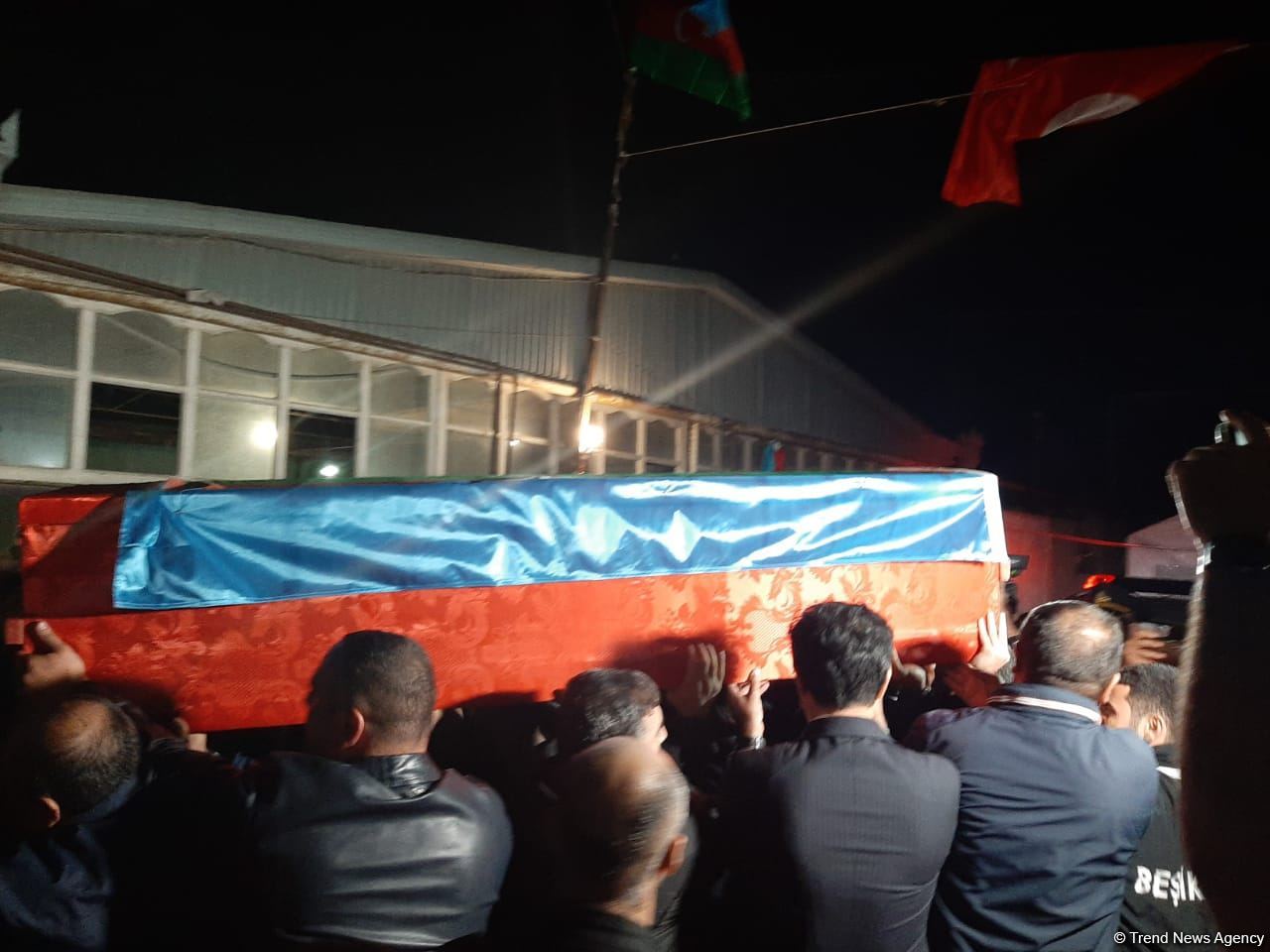 Kəlbəcərdə minaya düşən jurnalistlərin cənazəsi Bakıya gətirildi (FOTO) - Gallery Image