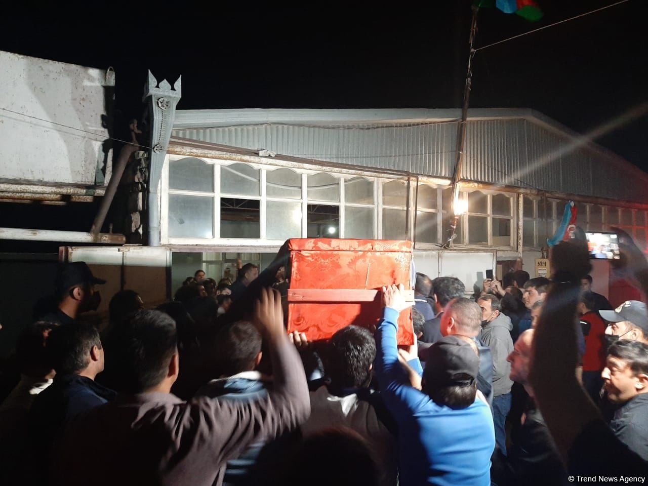 Kəlbəcərdə minaya düşən jurnalistlərin cənazəsi Bakıya gətirildi (FOTO) - Gallery Image