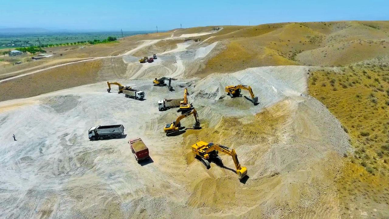 Əhmədbəyli-Horadiz-Mincivan-Ağbənd avtomobil yolunun tikintisi aparılır (FOTO) - Gallery Image