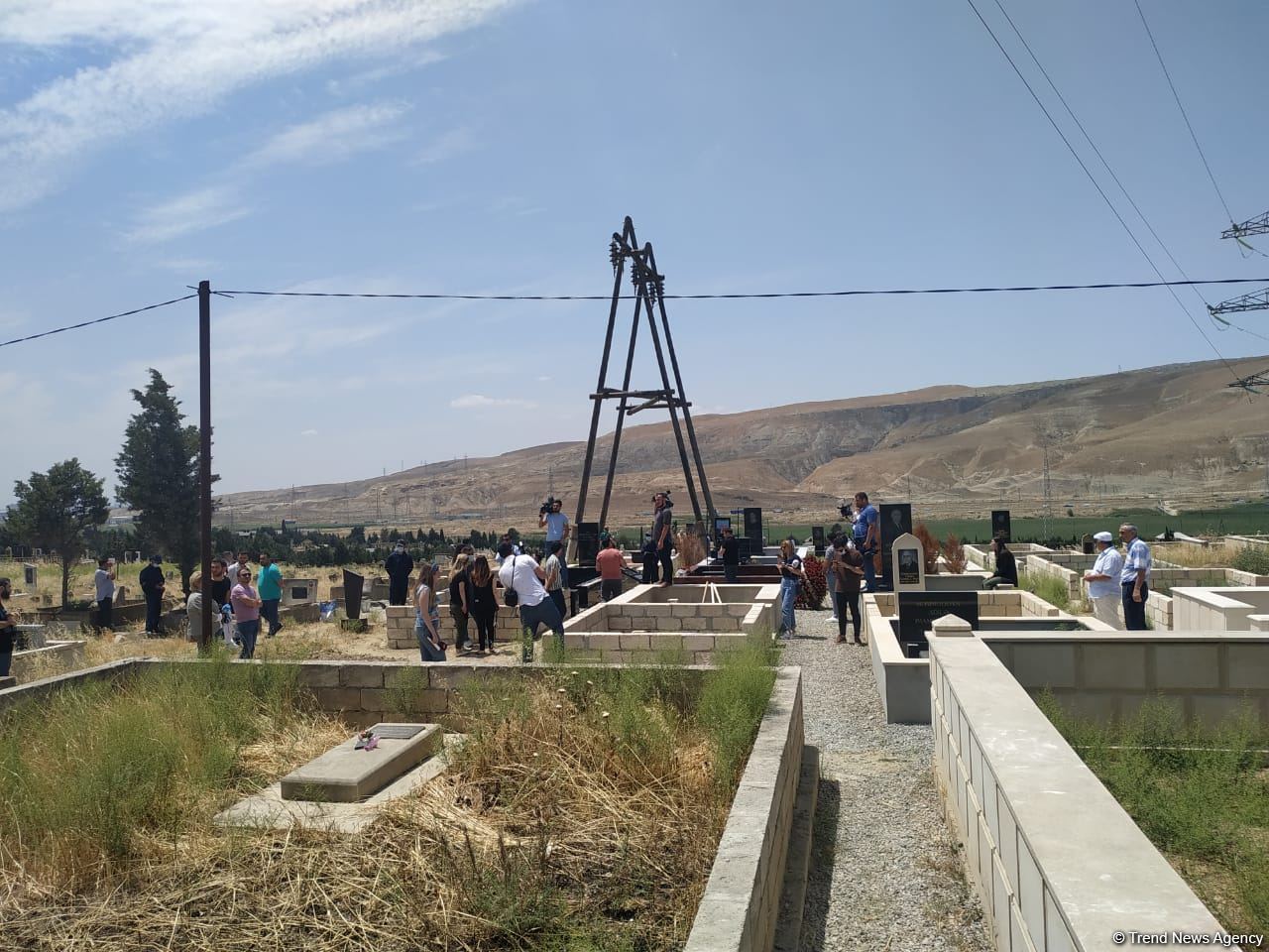 Xalq artisti Ramiz Əzizbəyli dəfn olunub (FOTO) - Gallery Image
