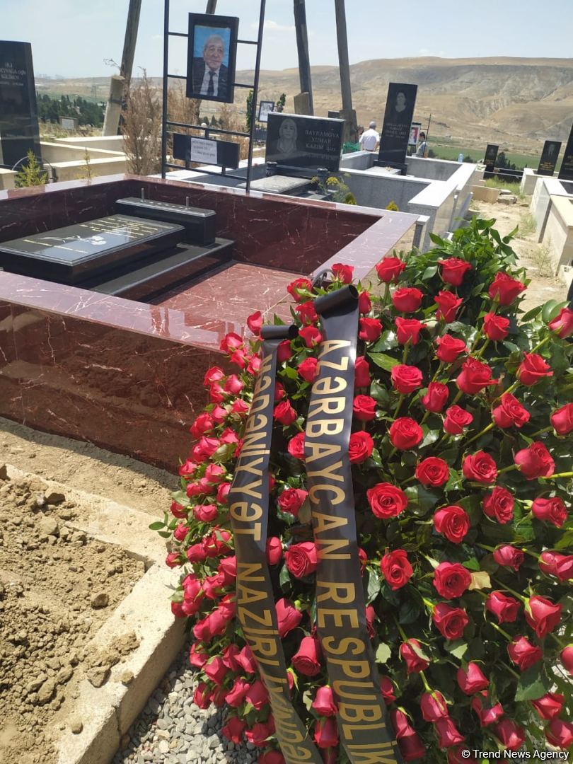 Xalq artisti Ramiz Əzizbəyli dəfn olunub (FOTO) - Gallery Image