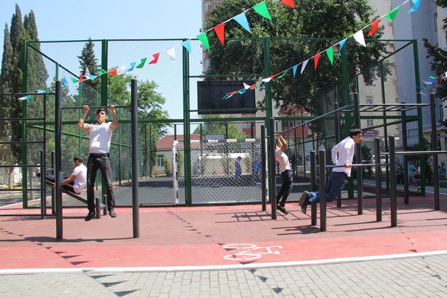 Paytaxtda abadlaşdırılan növbəti həyət sakinlərin istifadəsinə verilib (FOTO) - Gallery Image