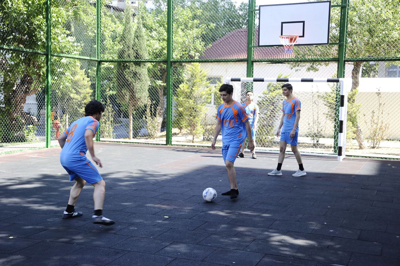 Paytaxtda abadlaşdırılan növbəti həyət sakinlərin istifadəsinə verilib (FOTO) - Gallery Image
