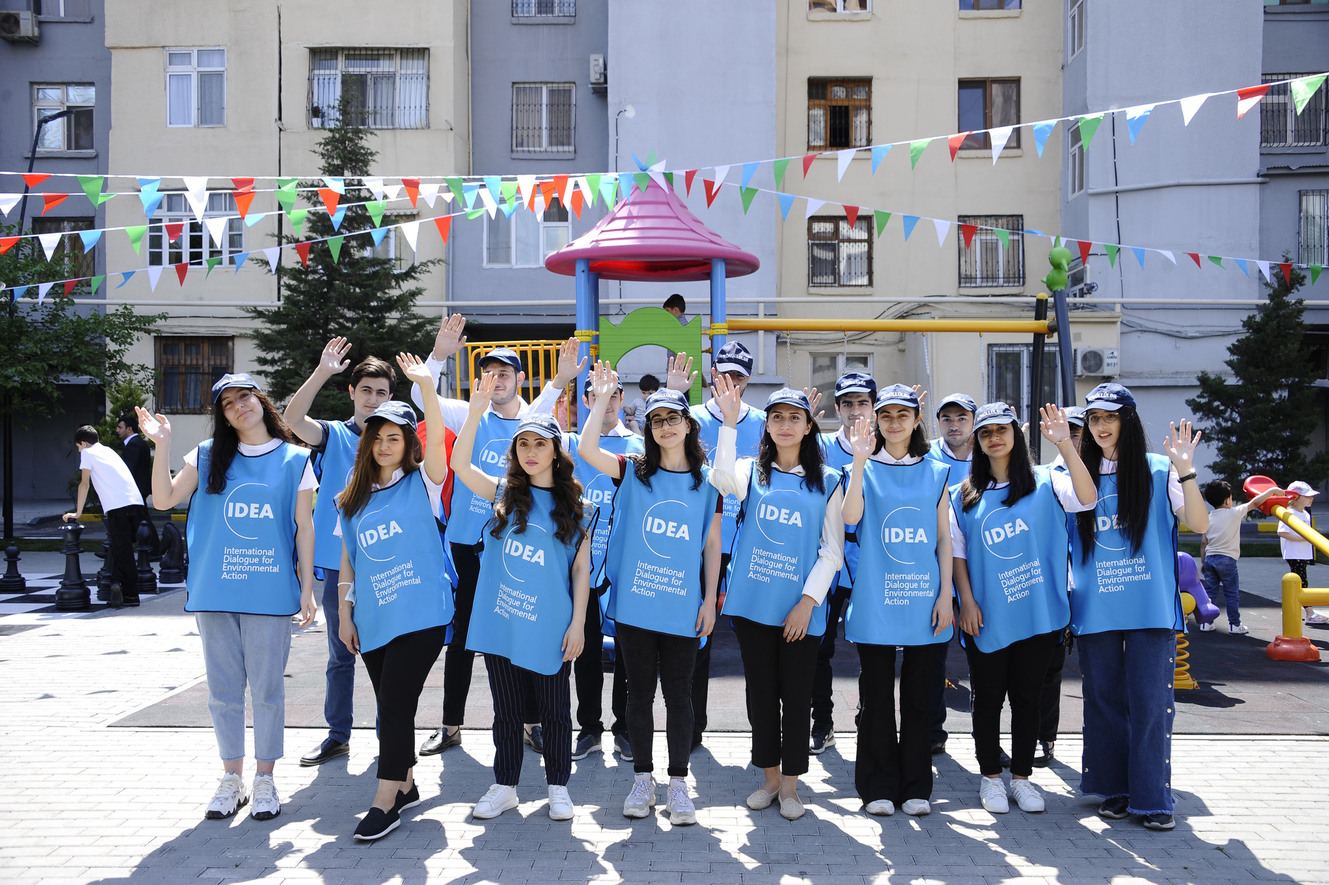 Paytaxtda abadlaşdırılan növbəti həyət sakinlərin istifadəsinə verilib (FOTO) - Gallery Image