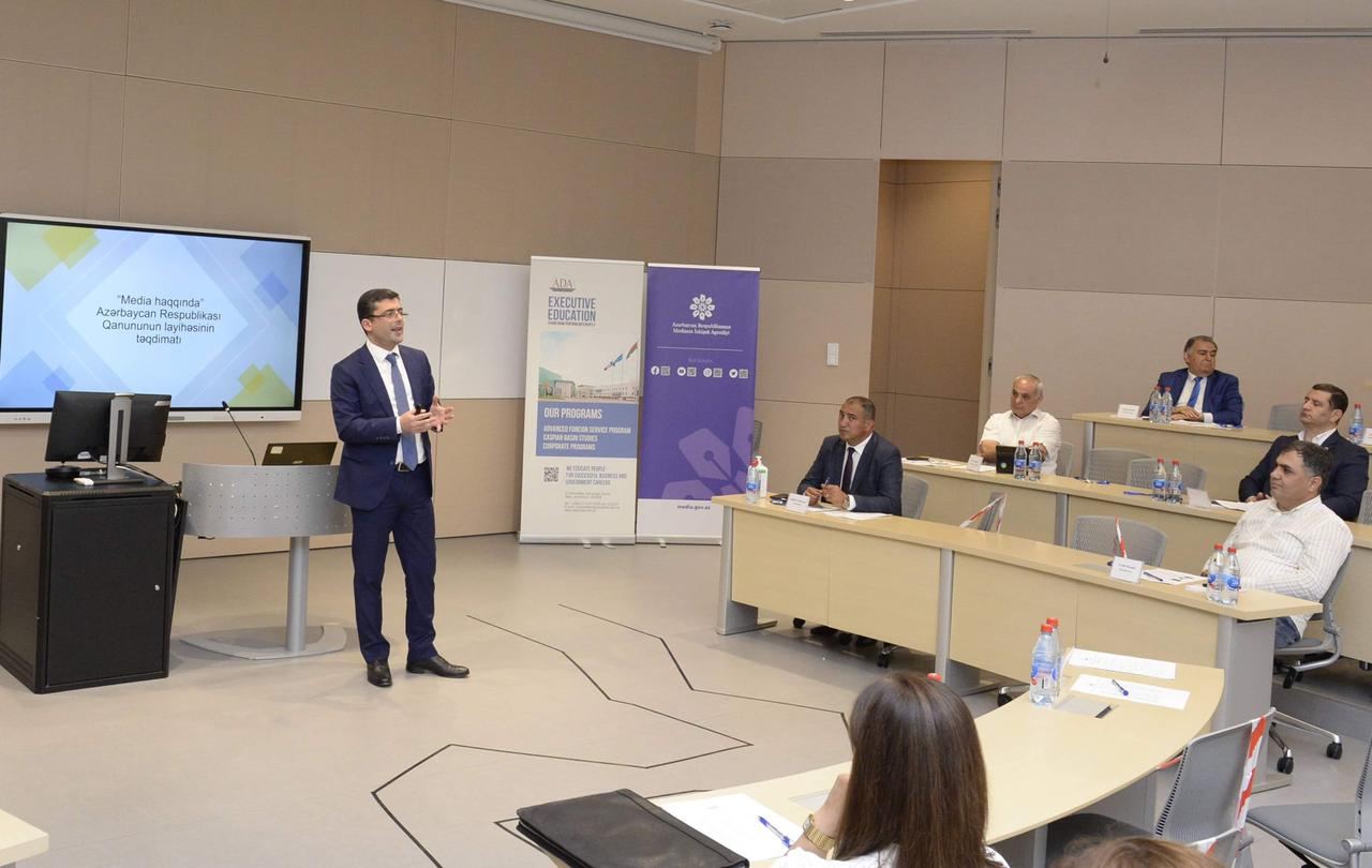“Mediada islahatlara doğru” mövzusunda silsilə seminarlar davam edir (FOTO) - Gallery Image