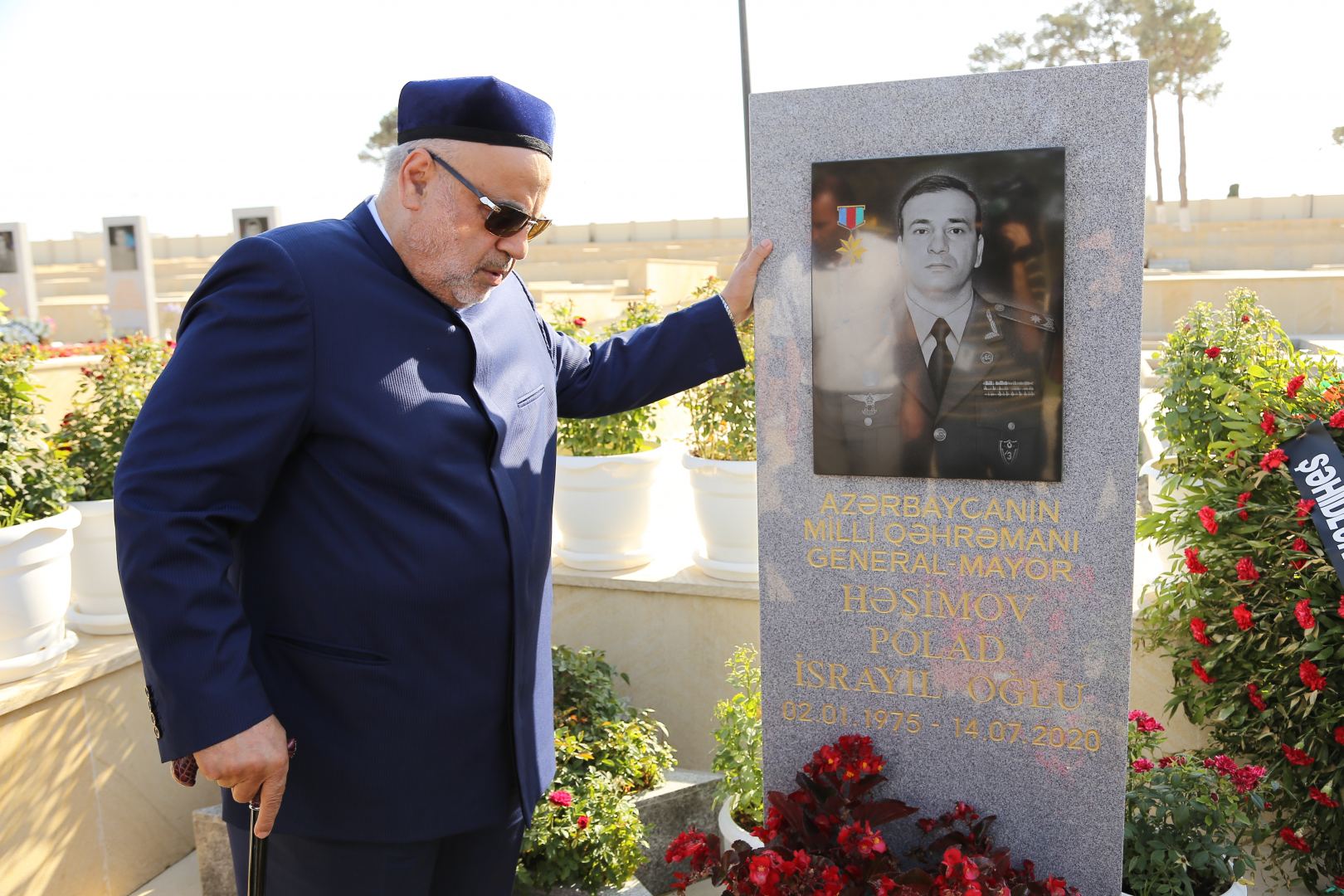 Azərbaycanda fəaliyyət göstərən dini konfessiyaların rəhbərləri şəhidlərin məzarlarını ziyarət ediblər (FOTO) - Gallery Image