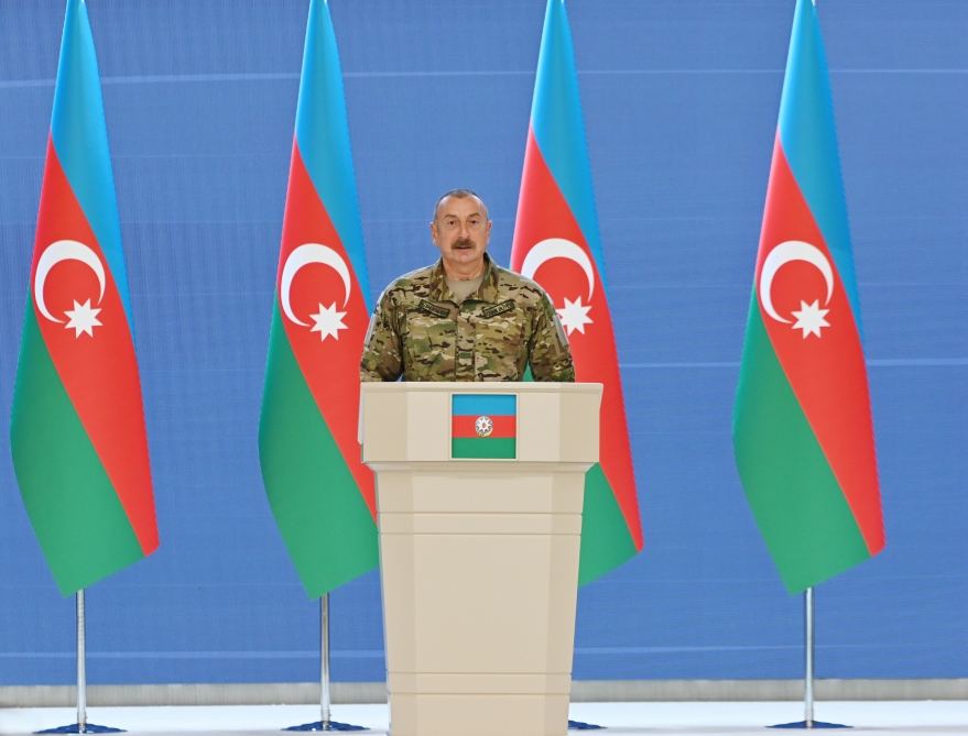 Prezident İlham Əliyev Silahlı Qüvvələr Günü münasibətilə Azərbaycan Ordusunun rəhbər və şəxsi heyətinin bir qrupu ilə görüşüb (FOTO) - Gallery Image