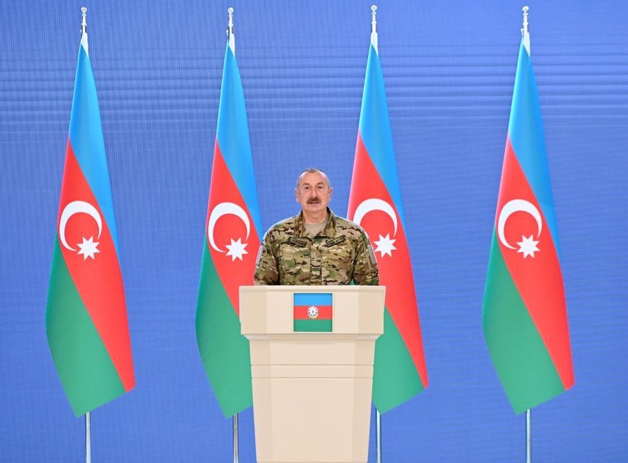 Prezident İlham Əliyev Silahlı Qüvvələr Günü münasibətilə Azərbaycan Ordusunun rəhbər və şəxsi heyətinin bir qrupu ilə görüşüb (FOTO) - Gallery Image