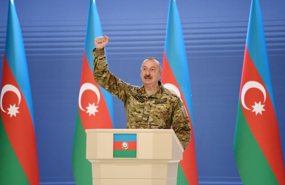 Prezident İlham Əliyev Silahlı Qüvvələr Günü münasibətilə Azərbaycan Ordusunun rəhbər və şəxsi heyətinin bir qrupu ilə görüşüb (FOTO) - Gallery Image