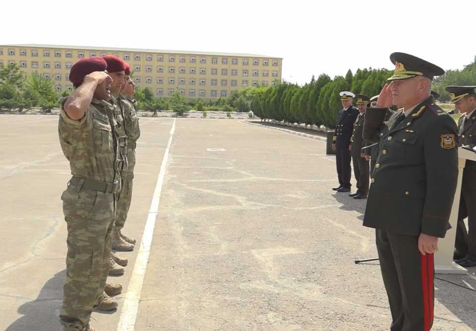 Əlahiddə Ümumqoşun Orduda hərbi qulluqçular təltif edilib (FOTO) - Gallery Image