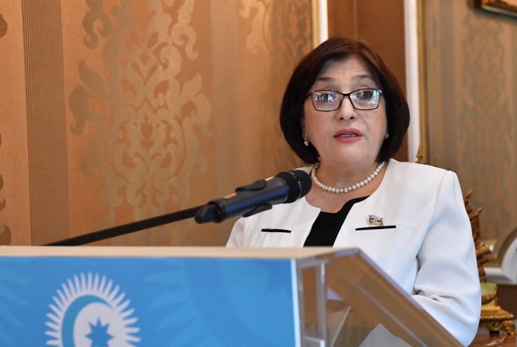 Milli Məclisin Sədri Sahibə Qafarova Türk Şurasının Budapeşt nümayəndəliyinin ofisində çıxış edib (FOTO) - Gallery Image