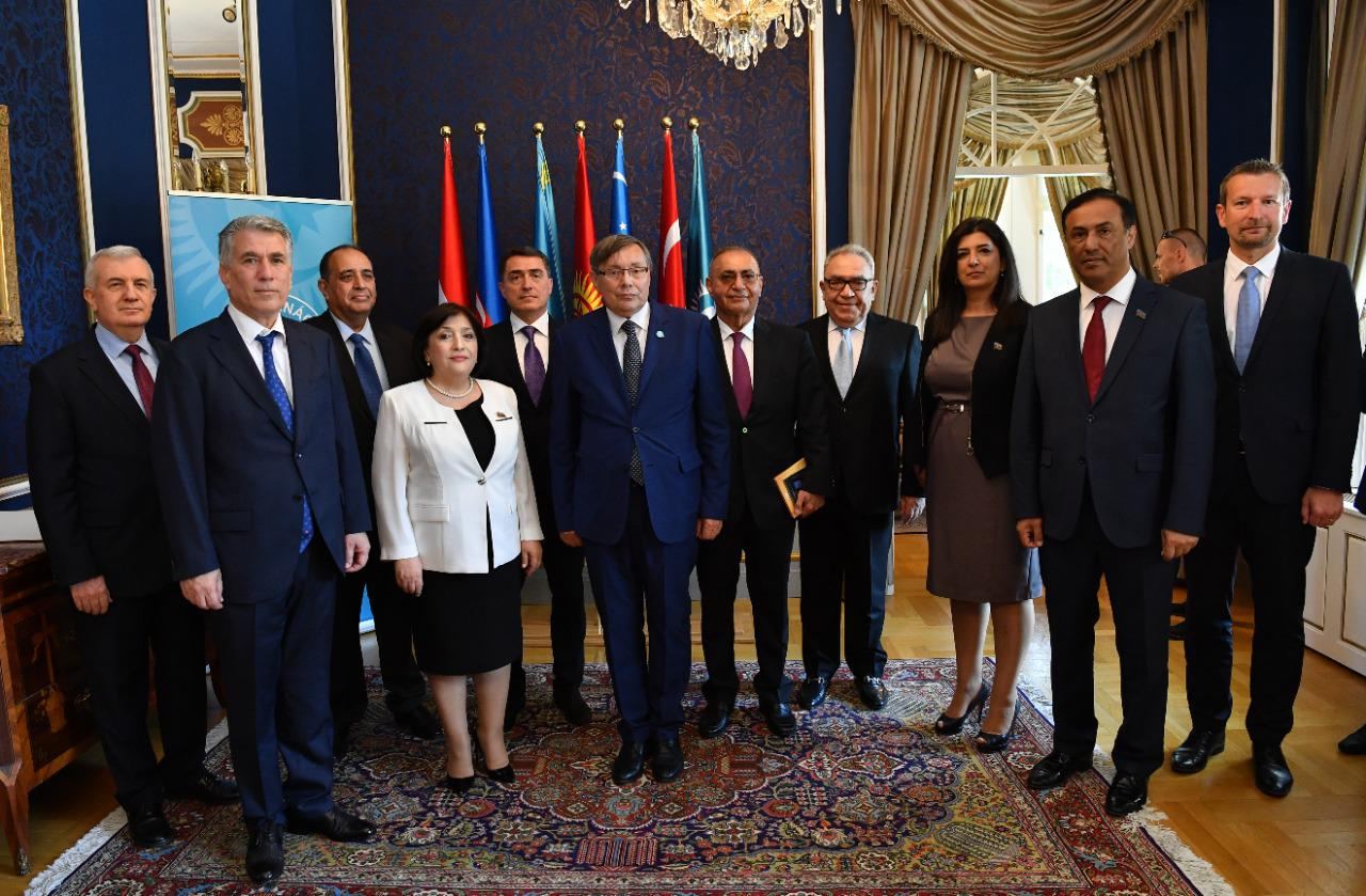 Milli Məclisin Sədri Sahibə Qafarova Türk Şurasının Budapeşt nümayəndəliyinin ofisində çıxış edib (FOTO) - Gallery Image
