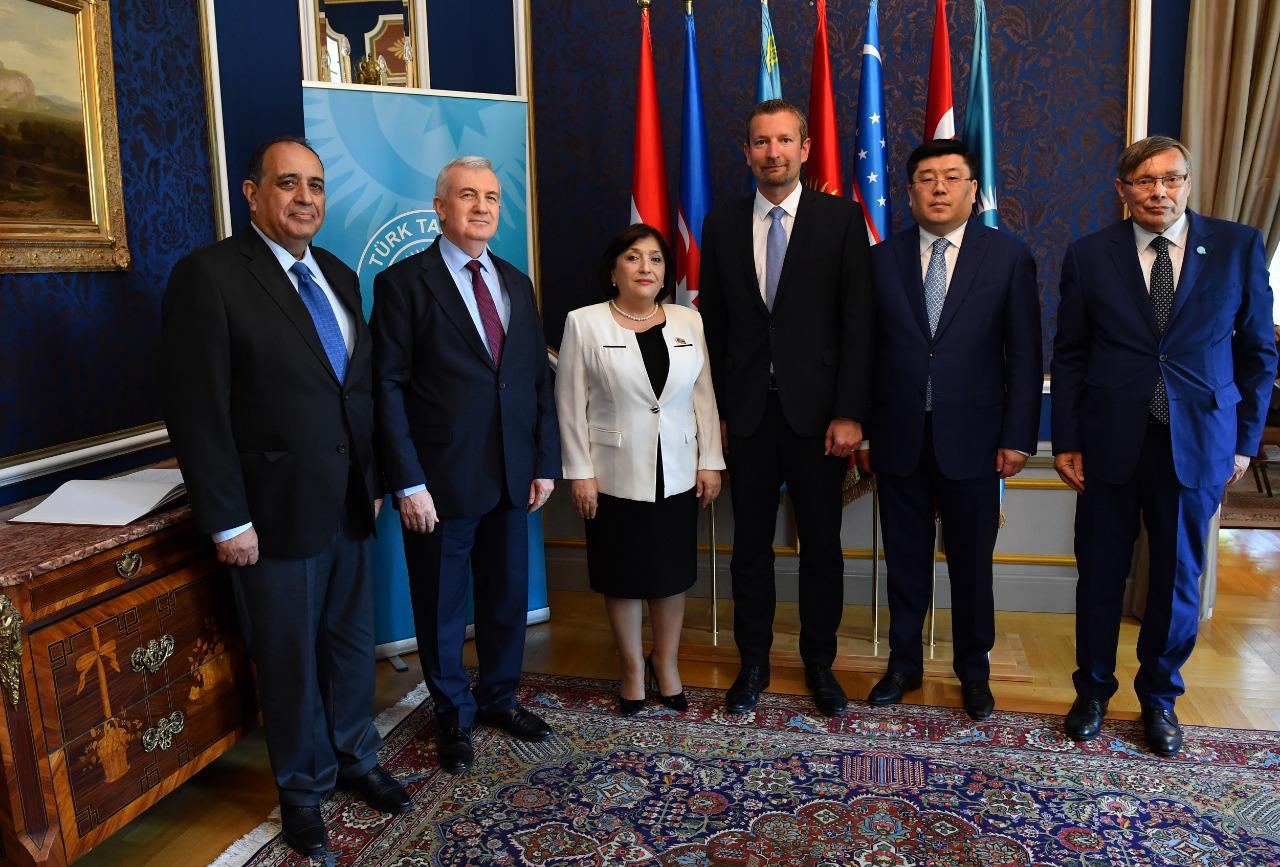Milli Məclisin Sədri Sahibə Qafarova Türk Şurasının Budapeşt nümayəndəliyinin ofisində çıxış edib (FOTO) - Gallery Image