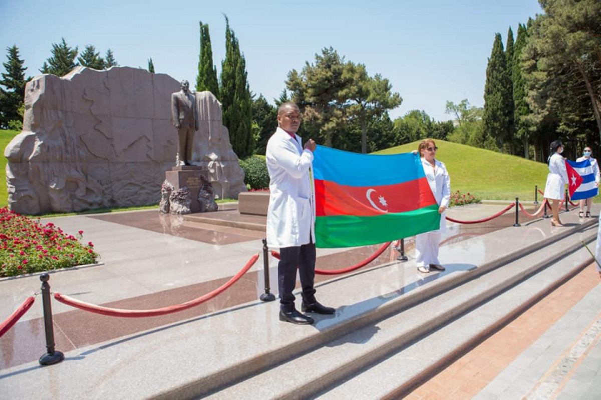 COVID-19-la mübarizəyə cəlb edilmiş kubalı tibbi heyətin yolasalma mərasimi keçirilib - <span class=