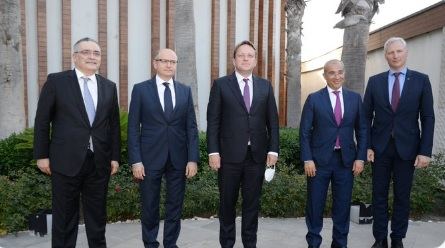 Azərbaycan İqtisadi və İnvestisiya Planının tətbiqi üçün əsas tərəfdaşdır - Aİ-nin qonşuluq və genişlənmə üzrə komissarı (FOTO) - Gallery Image