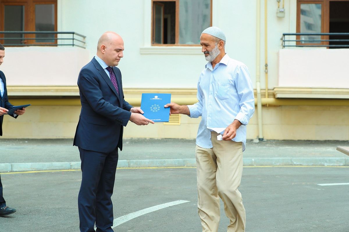 Bir qrup şəhid ailəsi və müharibəsi əlilinə mənzillər təqdim olundu (FOTO) - Gallery Image