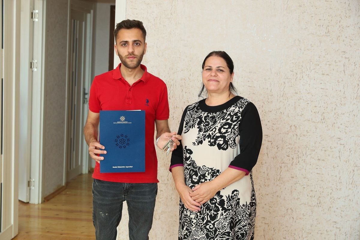Bir qrup şəhid ailəsi və müharibəsi əlilinə mənzillər təqdim olundu (FOTO) - Gallery Image