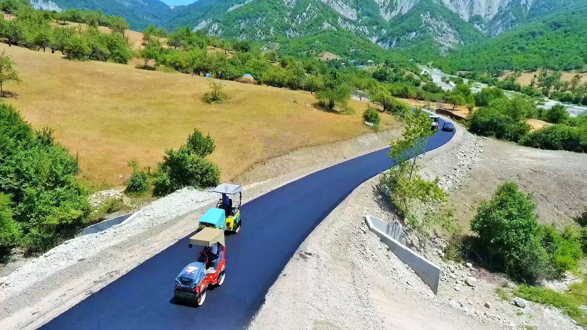İsmayıllıda bu tarixi kəndlərin yolları yenidən qurulur (FOTO) - Gallery Image