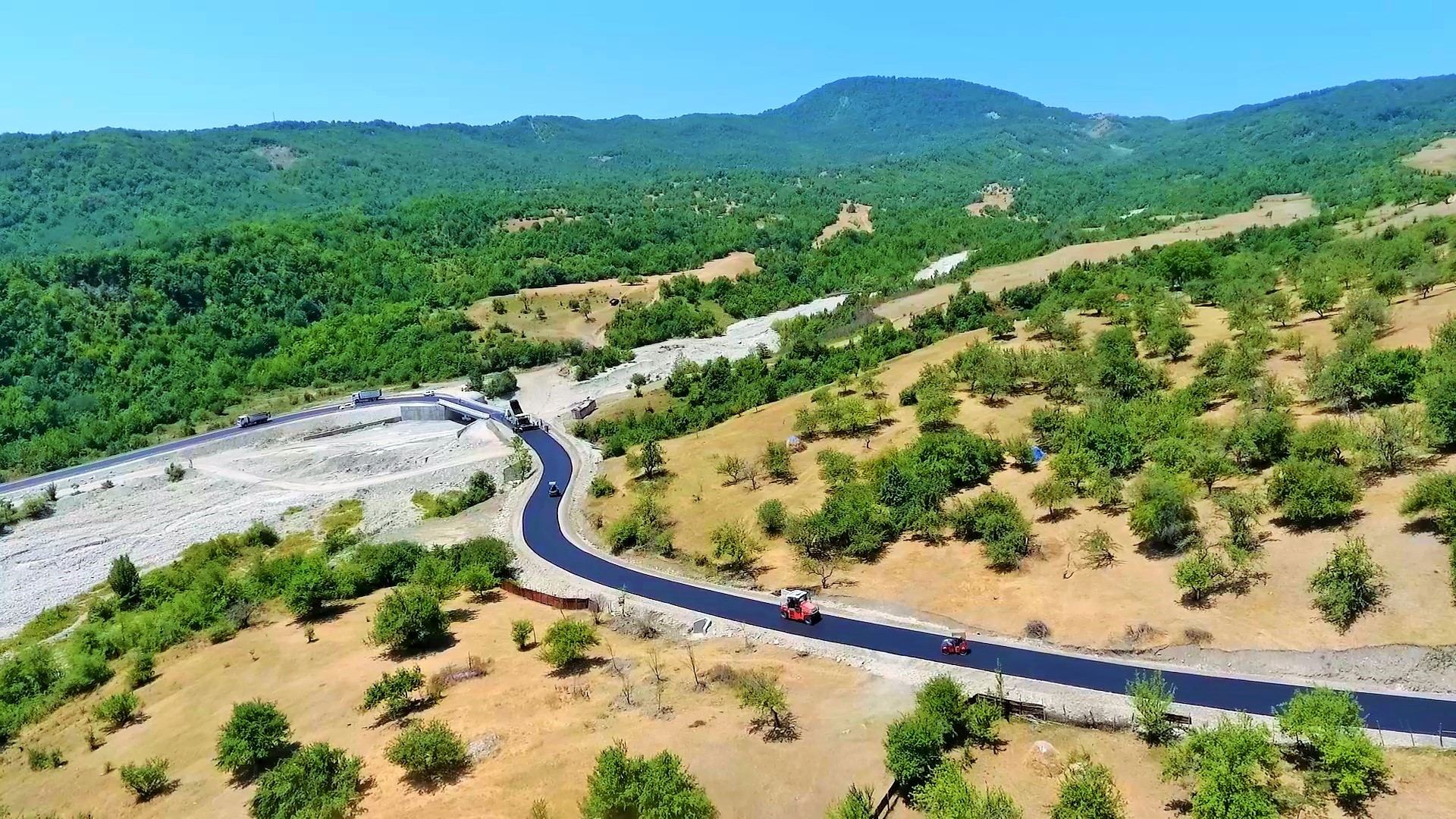 İsmayıllıda bu tarixi kəndlərin yolları yenidən qurulur (FOTO) - Gallery Image