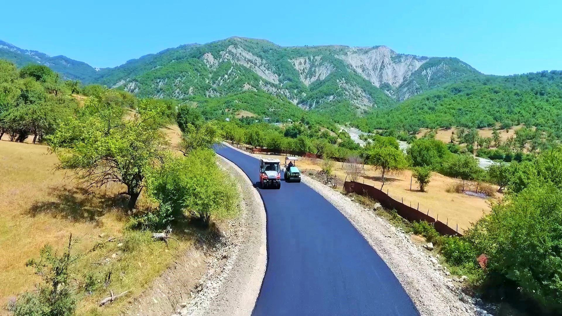 İsmayıllıda bu tarixi kəndlərin yolları yenidən qurulur (FOTO) - Gallery Image