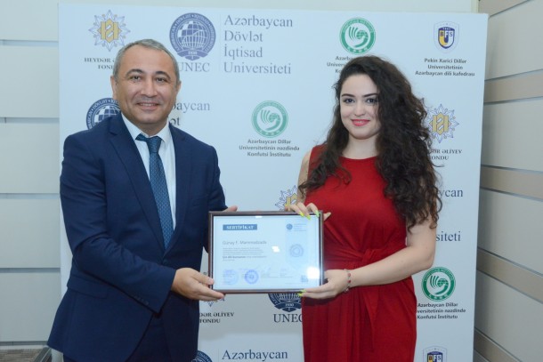 UNEC-də məzunlara sertifikatlar təqdim olundu- FOTOLAR