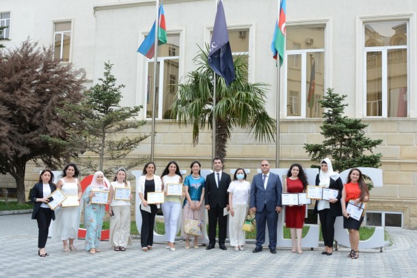 UNEC-də məzunlara sertifikatlar təqdim olundu- FOTOLAR