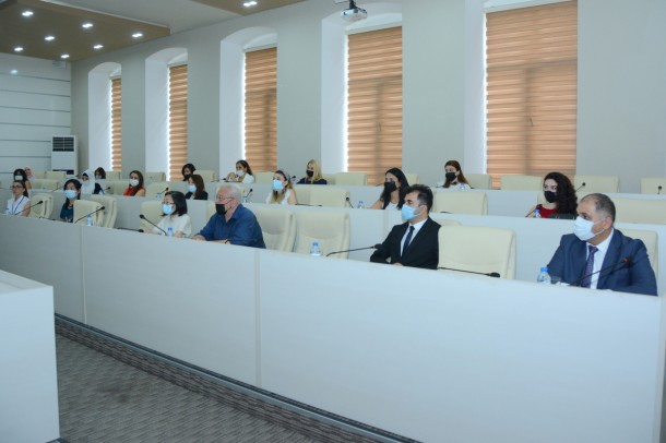 UNEC-də məzunlara sertifikatlar təqdim olundu- FOTOLAR